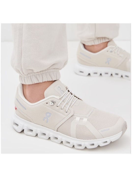 On Running Shoes - Cloud 6 Shoes - Women
Color: Pearl/White size 7  gently used